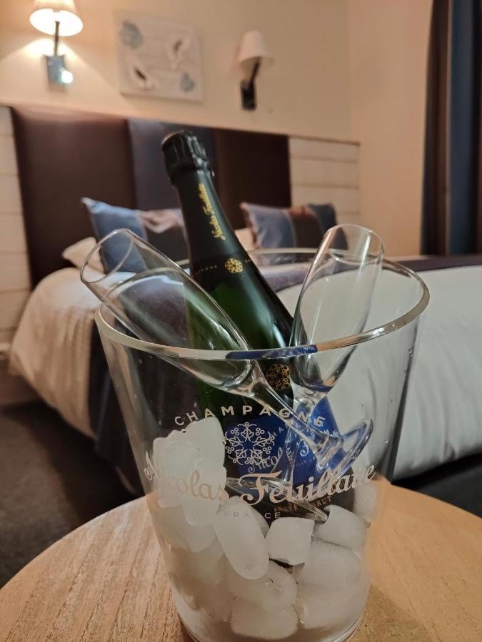 Hotel Spa & Restaurant O Pervenches Шамбери Екстериор снимка