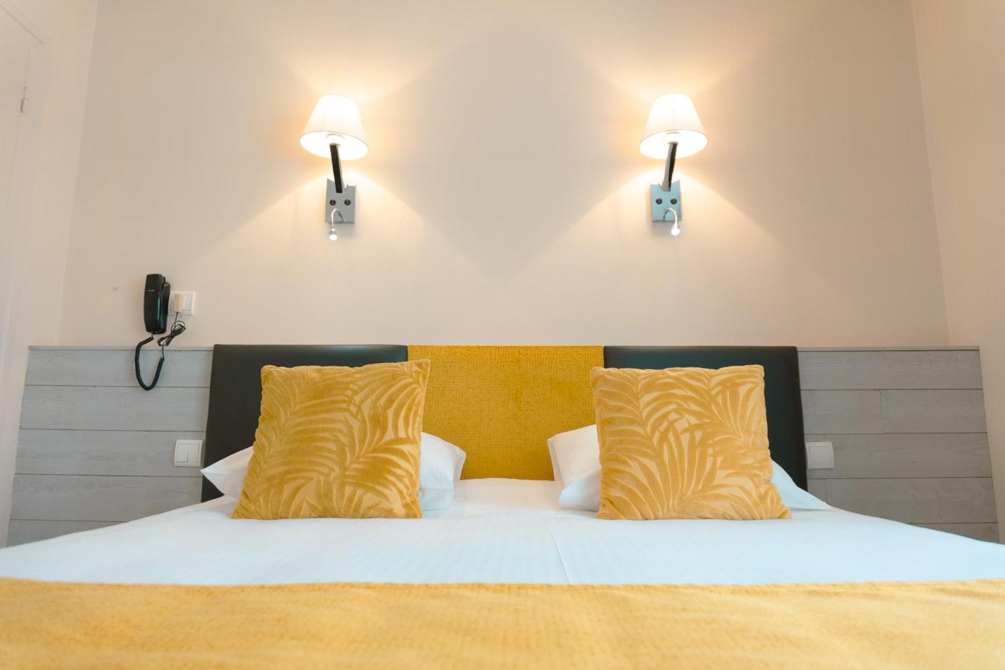 Hotel Spa & Restaurant O Pervenches Шамбери Екстериор снимка