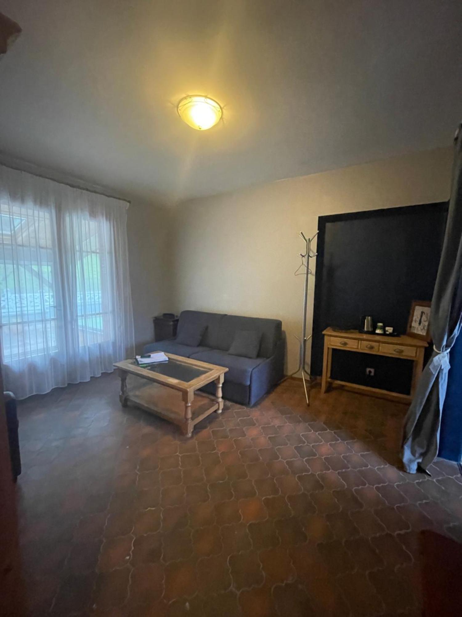 Hotel Spa & Restaurant O Pervenches Шамбери Екстериор снимка