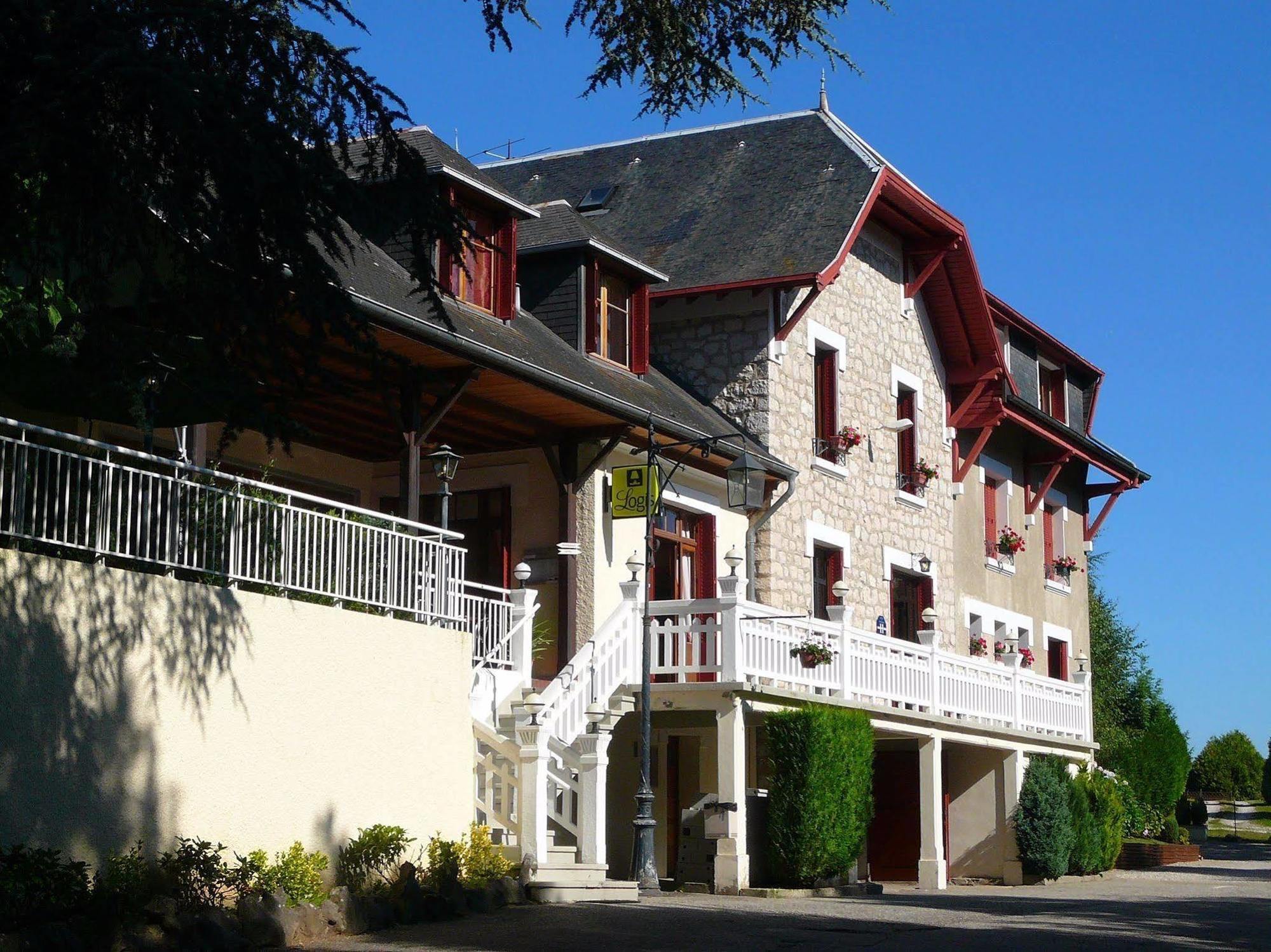 Hotel Spa & Restaurant O Pervenches Шамбери Екстериор снимка
